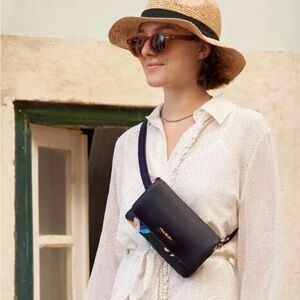 Travelon This is a Anti-Theft Addison Convertible Belt Bag in Midnight Floral.